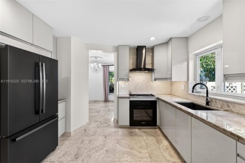 Casa en venta en Pompano Beach, Florida, 4 dormitorios, 250.84 m2 № 1983939 - foto 26