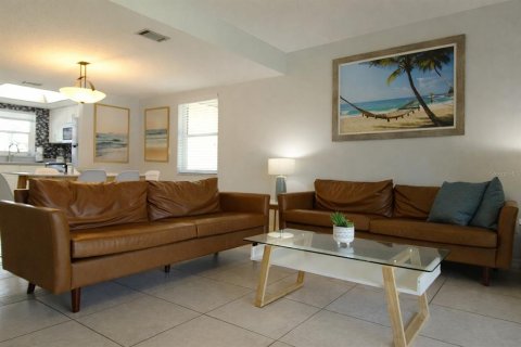 Condo in Cocoa Beach, Florida, 2 bedrooms  № 2217292 - photo 13