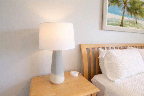 Condo in Cocoa Beach, Florida, 2 bedrooms  № 2217292 - photo 20