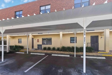 Condo in Cocoa Beach, Florida, 2 bedrooms № 2217292