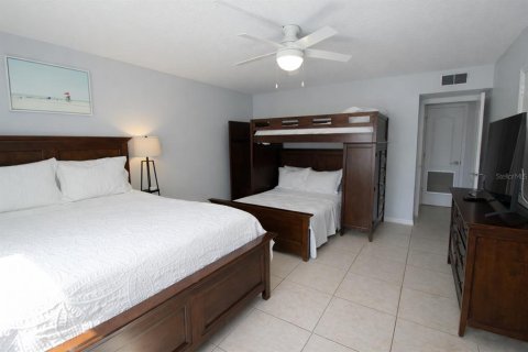 Condo in Cocoa Beach, Florida, 2 bedrooms  № 2217292 - photo 22
