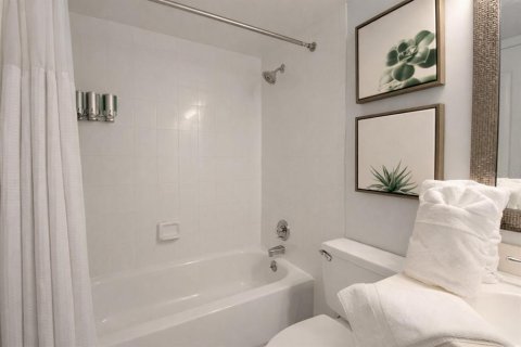 Condo in Cocoa Beach, Florida, 2 bedrooms  № 2217292 - photo 24