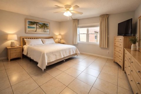Condo in Cocoa Beach, Florida, 2 bedrooms  № 2217292 - photo 18