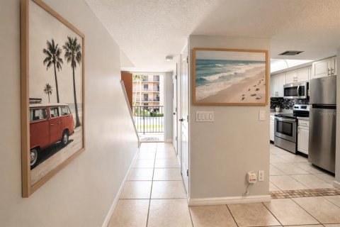 Condo in Cocoa Beach, Florida, 2 bedrooms  № 2217292 - photo 5