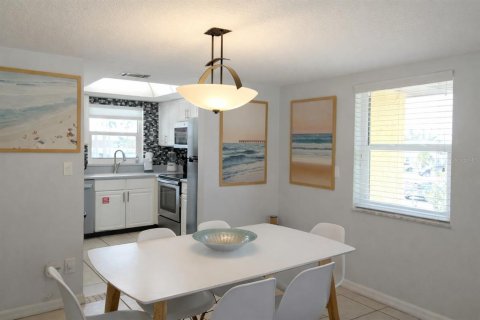Condo in Cocoa Beach, Florida, 2 bedrooms  № 2217292 - photo 7