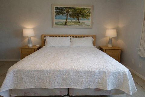 Condo in Cocoa Beach, Florida, 2 bedrooms  № 2217292 - photo 19
