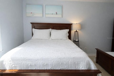 Condo in Cocoa Beach, Florida, 2 bedrooms  № 2217292 - photo 23