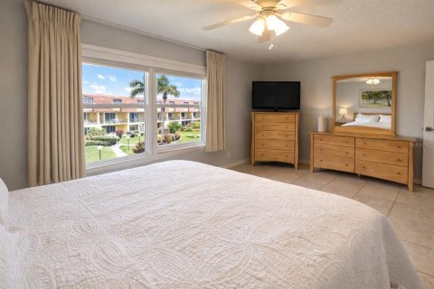 Condo in Cocoa Beach, Florida, 2 bedrooms  № 2217292 - photo 16