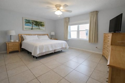 Condo in Cocoa Beach, Florida, 2 bedrooms  № 2217292 - photo 17