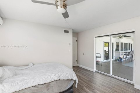 House in Hollywood, Florida 3 bedrooms, 204.38 sq.m. № 2027420 - photo 19