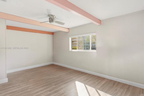 House in Hollywood, Florida 3 bedrooms, 204.38 sq.m. № 2027420 - photo 12