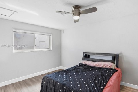 House in Hollywood, Florida 3 bedrooms, 204.38 sq.m. № 2027420 - photo 14