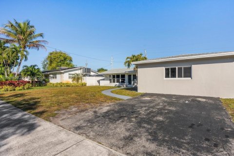 House in Hollywood, Florida 3 bedrooms, 204.38 sq.m. № 2027420 - photo 3