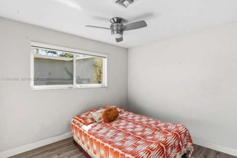 House in Hollywood, Florida 3 bedrooms, 204.38 sq.m. № 2027420 - photo 16