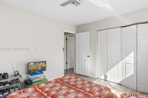 House in Hollywood, Florida 3 bedrooms, 204.38 sq.m. № 2027420 - photo 17