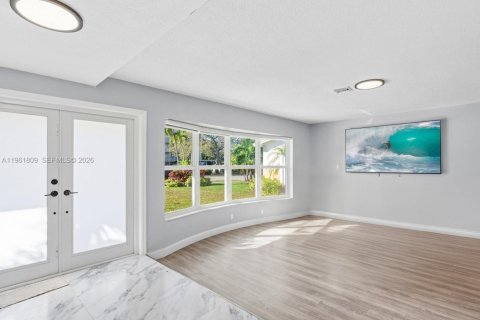 House in Hollywood, Florida 3 bedrooms, 204.38 sq.m. № 2027420 - photo 4