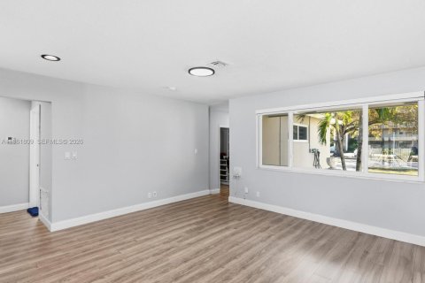 House in Hollywood, Florida 3 bedrooms, 204.38 sq.m. № 2027420 - photo 8