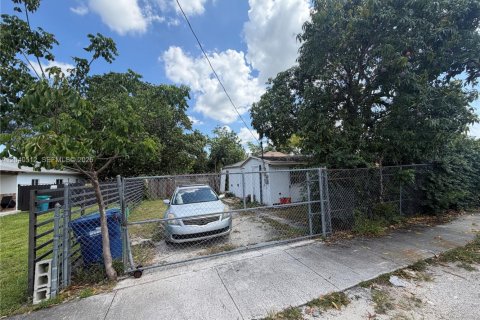 Villa ou maison à vendre à Miami, Floride: 3 chambres, 67.35 m2 № 2087192 - photo 28