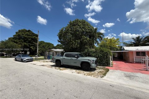 Villa ou maison à vendre à Miami, Floride: 3 chambres, 67.35 m2 № 2087192 - photo 3