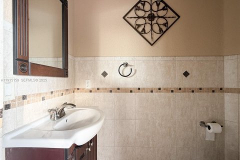 Villa ou maison à louer à Miami, Floride: 3 chambres, 184.88 m2 № 1993343 - photo 22