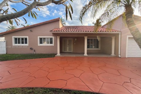 Villa ou maison à louer à Miami, Floride: 3 chambres, 184.88 m2 № 1993343 - photo 2