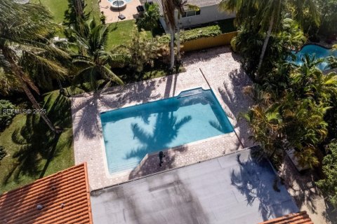 Villa ou maison à louer à Miami, Floride: 3 chambres, 184.88 m2 № 1993343 - photo 1