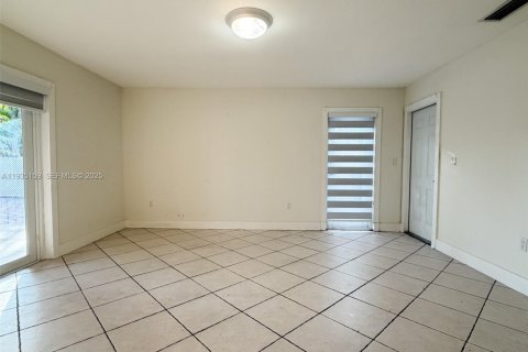 Villa ou maison à louer à Miami, Floride: 3 chambres, 184.88 m2 № 1993343 - photo 11