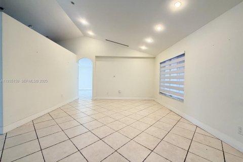 Villa ou maison à louer à Miami, Floride: 3 chambres, 184.88 m2 № 1993343 - photo 4