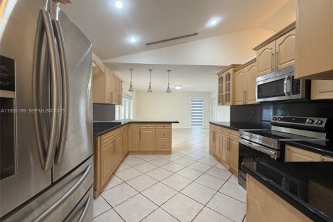 Villa ou maison à louer à Miami, Floride: 3 chambres, 184.88 m2 № 1993343 - photo 10
