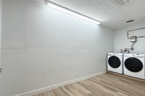 Villa ou maison à louer à Miami, Floride: 3 chambres, 184.88 m2 № 1993343 - photo 17