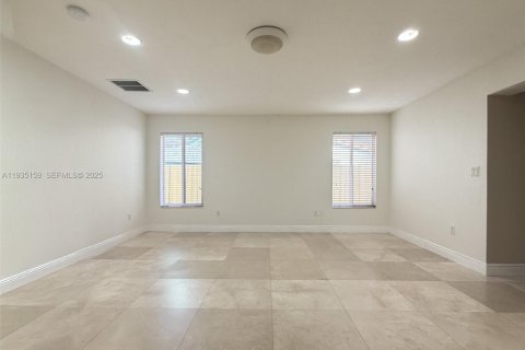 Villa ou maison à louer à Miami, Floride: 3 chambres, 184.88 m2 № 1993343 - photo 13