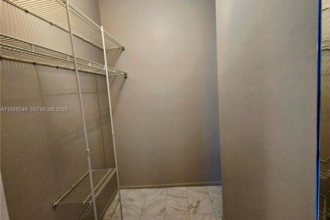 Condominio en venta en Aventura, Florida, 2 dormitorios, 108.23 m2 № 2035792 - foto 15