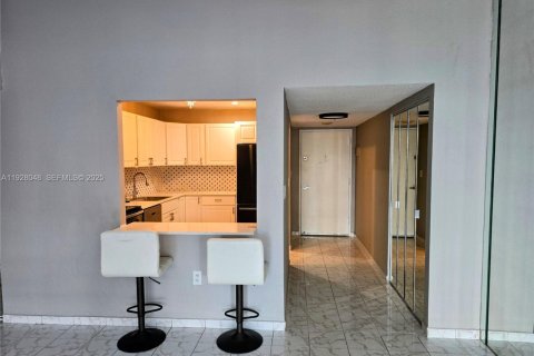 Condominio en venta en Aventura, Florida, 2 dormitorios, 108.23 m2 № 2035792 - foto 10