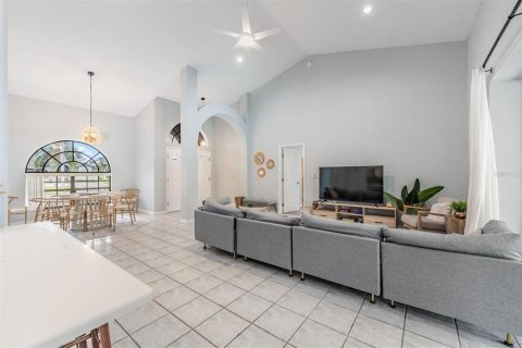 House in Apollo Beach, Florida 4 bedrooms, 192.12 sq.m. № 1904672 - photo 9