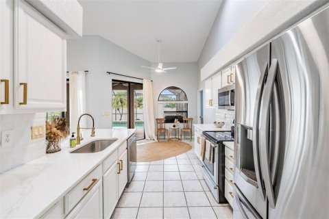 House in Apollo Beach, Florida 4 bedrooms, 192.12 sq.m. № 1904672 - photo 5