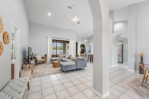 House in Apollo Beach, Florida 4 bedrooms, 192.12 sq.m. № 1904672 - photo 7