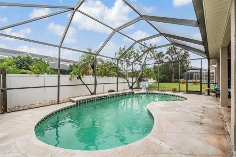 House in Apollo Beach, Florida 4 bedrooms, 192.12 sq.m. № 1904672 - photo 27