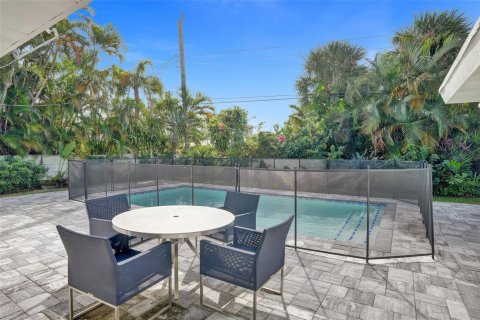 Villa ou maison à vendre à Lauderdale-by-the-Sea, Floride: 3 chambres, 141.12 m2 № 2261612 - photo 2