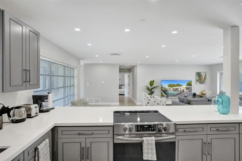 Villa ou maison à vendre à Lauderdale-by-the-Sea, Floride: 3 chambres, 141.12 m2 № 2261612 - photo 13