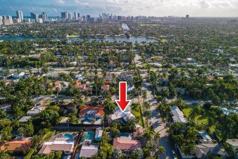 House in Hollywood, Florida 3 bedrooms, 267.74 sq.m. № 1162949 - photo 1