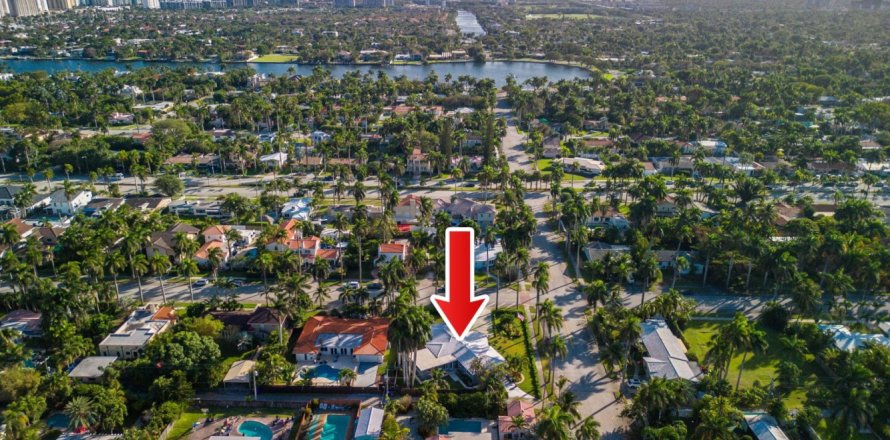 Casa en Hollywood, Florida 3 dormitorios, 267.74 m2 № 1162949