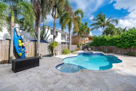 House in Miami, Florida 5 bedrooms, 282.7 sq.m. № 1839712 - photo 13
