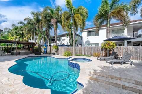 House in Miami, Florida 5 bedrooms, 282.7 sq.m. № 1839712 - photo 11