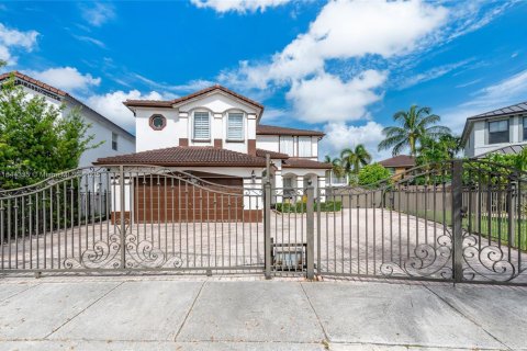 House in Miami, Florida 5 bedrooms, 282.7 sq.m. № 1839712 - photo 4