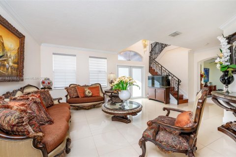 House in Miami, Florida 5 bedrooms, 282.7 sq.m. № 1839712 - photo 19
