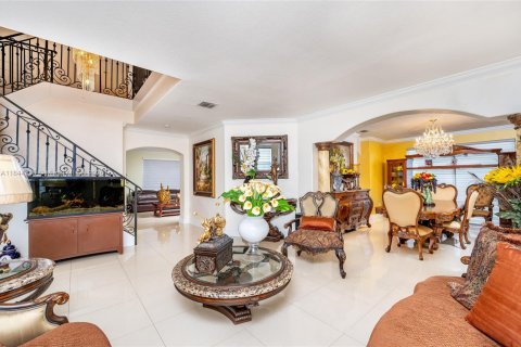 House in Miami, Florida 5 bedrooms, 282.7 sq.m. № 1839712 - photo 20