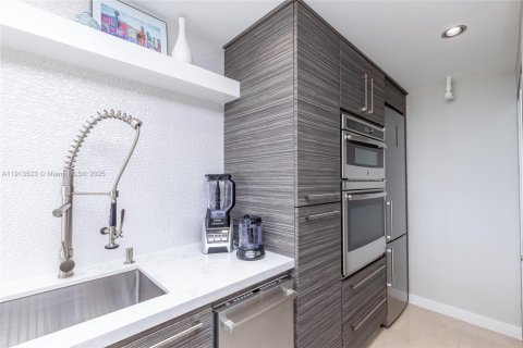 Condo in Miami Beach, Florida  № 1970543 - photo 22