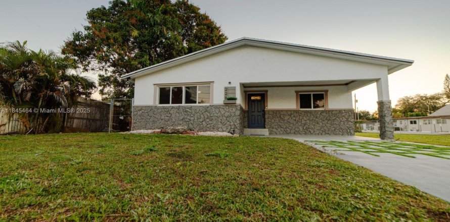 House in Dania Beach, Florida 3 bedrooms, 183.2 sq.m. № 1849117