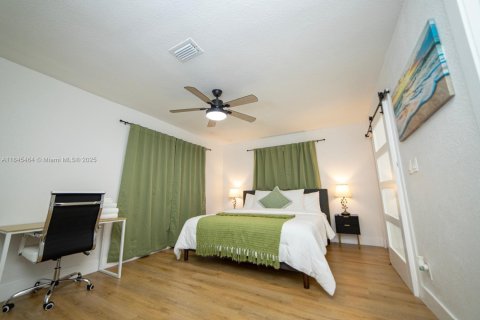 House in Dania Beach, Florida 3 bedrooms, 183.2 sq.m. № 1849117 - photo 28