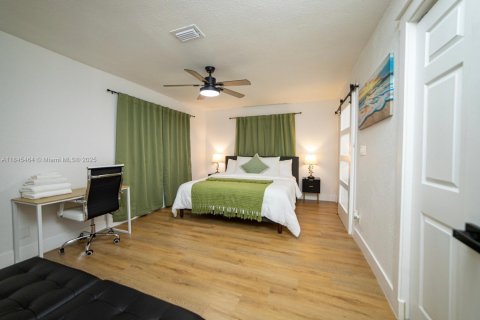 House in Dania Beach, Florida 3 bedrooms, 183.2 sq.m. № 1849117 - photo 20